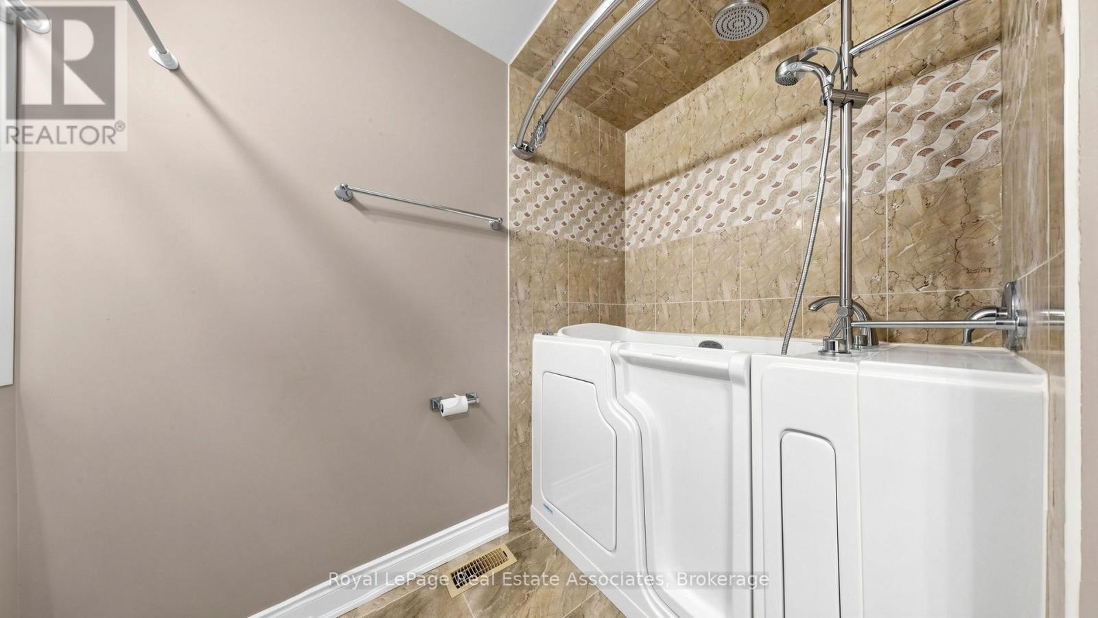 71 ADDINGTON CRESCENT - 23