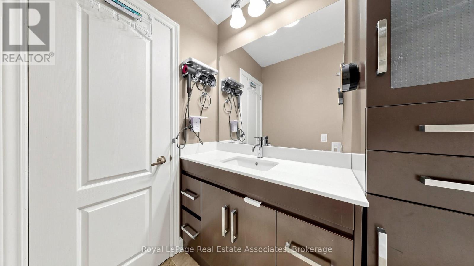 71 ADDINGTON CRESCENT - 24
