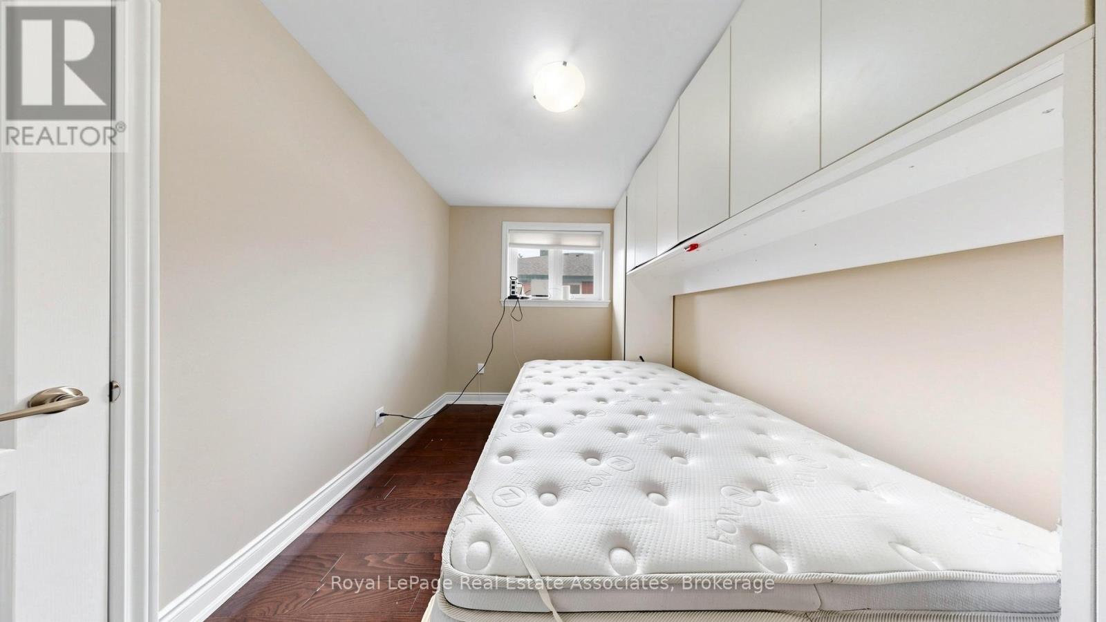 71 ADDINGTON CRESCENT - 26