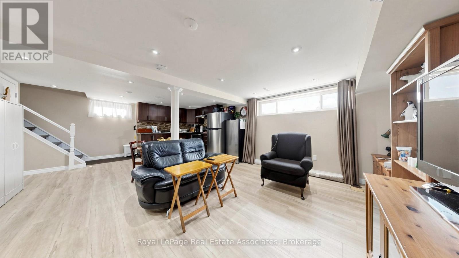71 ADDINGTON CRESCENT - 30