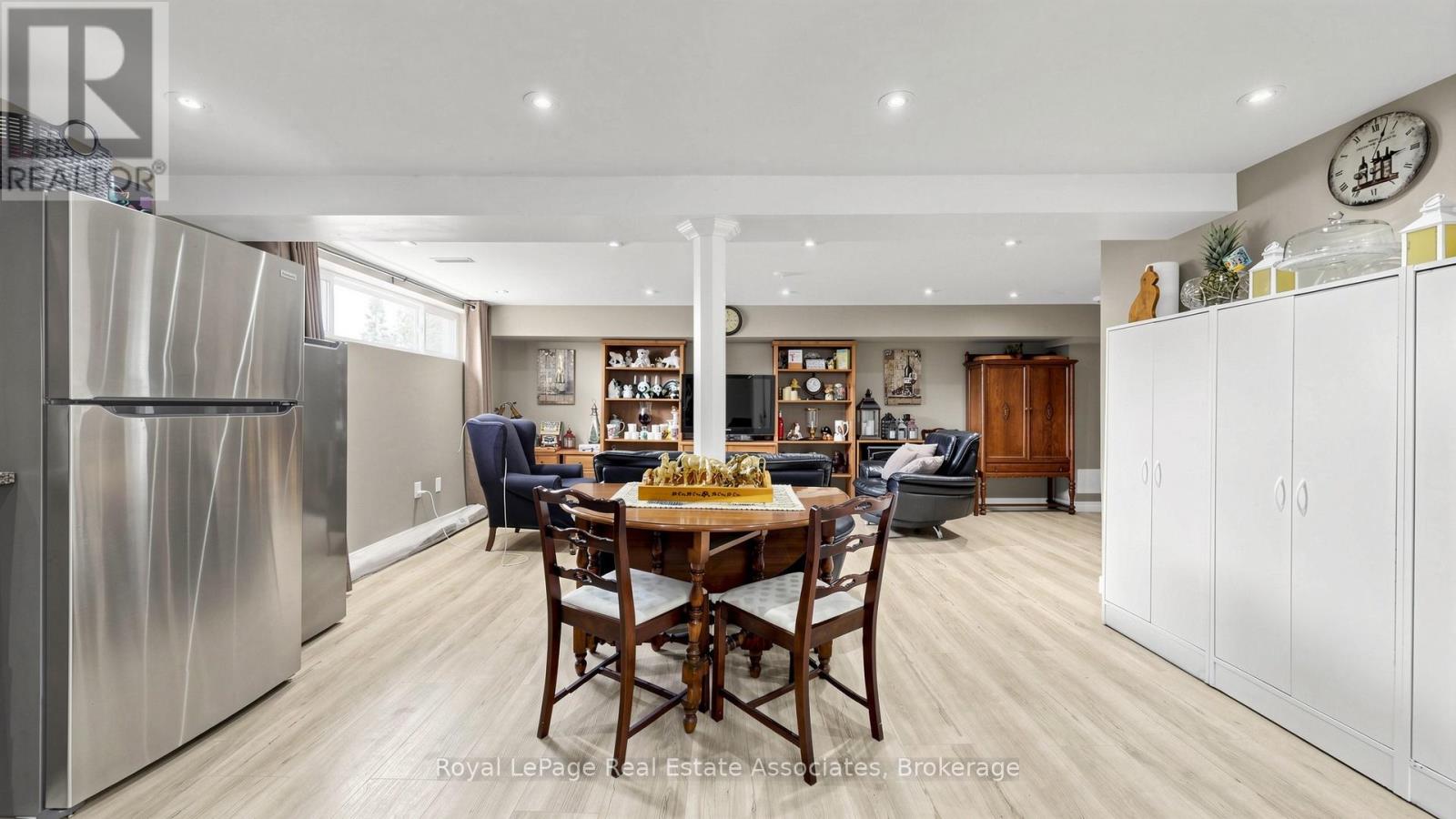 71 ADDINGTON CRESCENT - 34