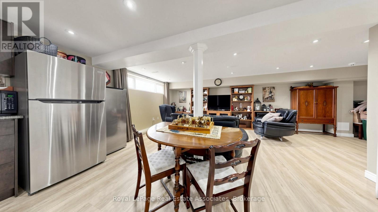 71 ADDINGTON CRESCENT - 35
