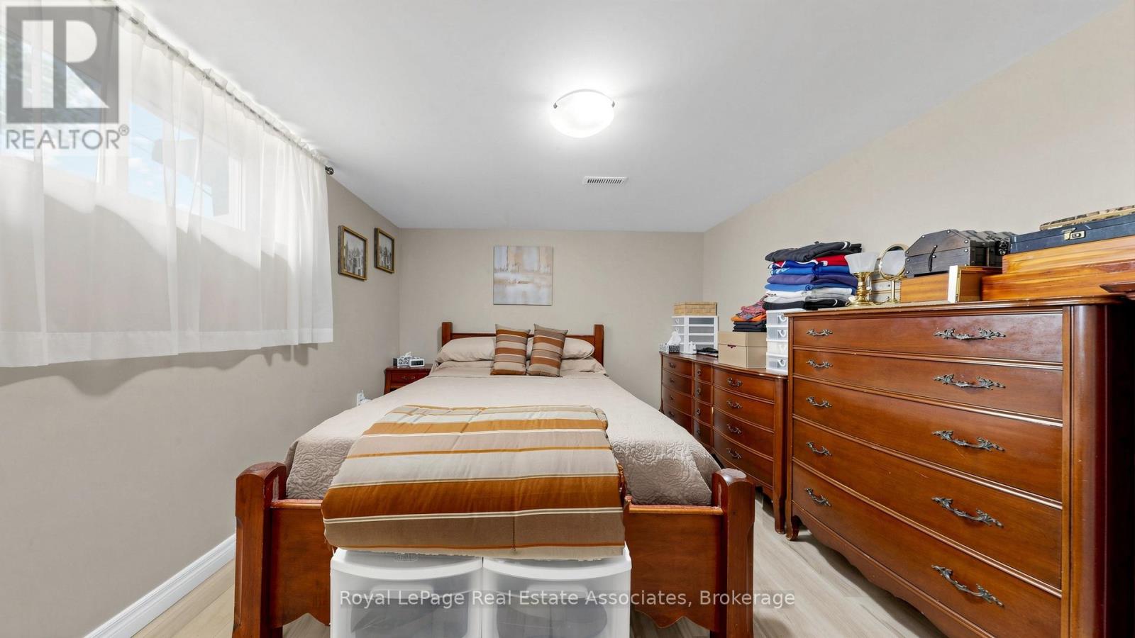 71 ADDINGTON CRESCENT - 36