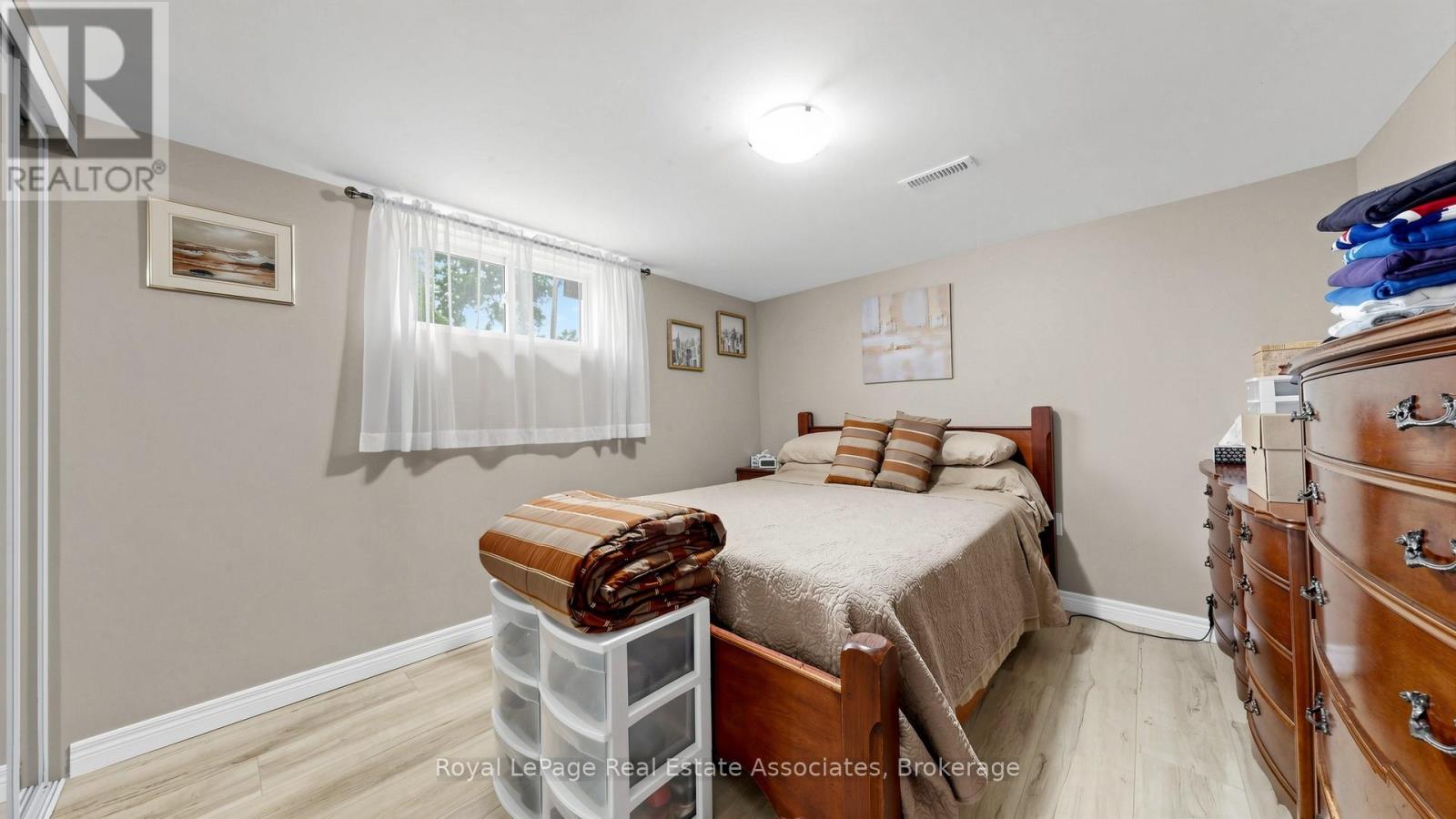 71 ADDINGTON CRESCENT - 37