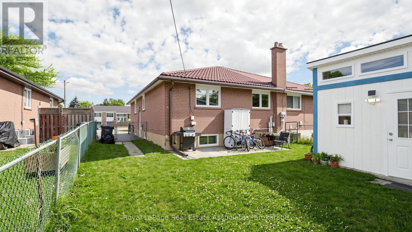 71 ADDINGTON CRESCENT - 43