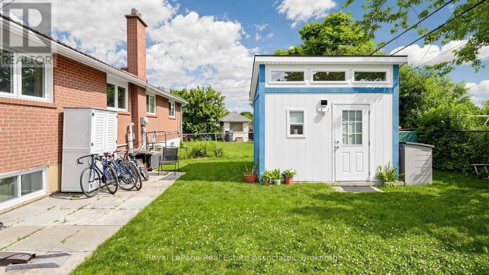 71 ADDINGTON CRESCENT - 45