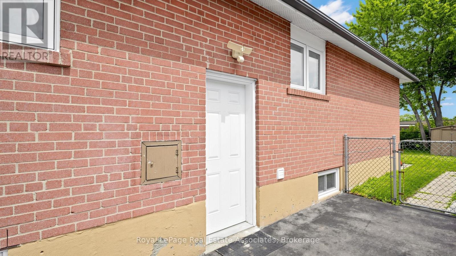 71 ADDINGTON CRESCENT - 46
