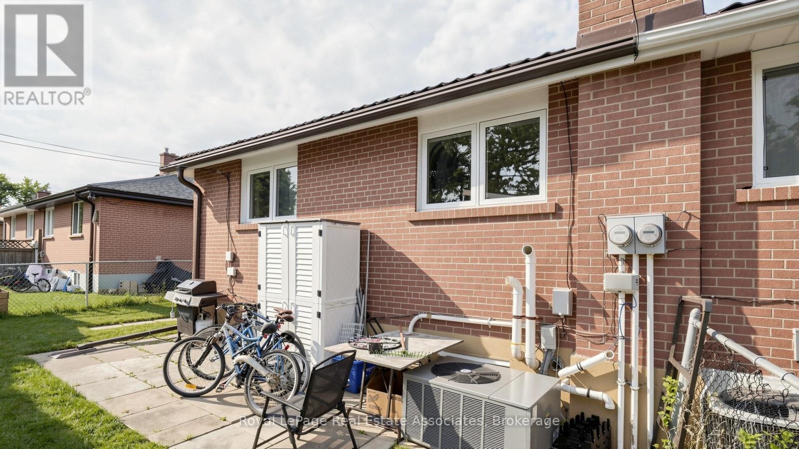 71 ADDINGTON CRESCENT - 47