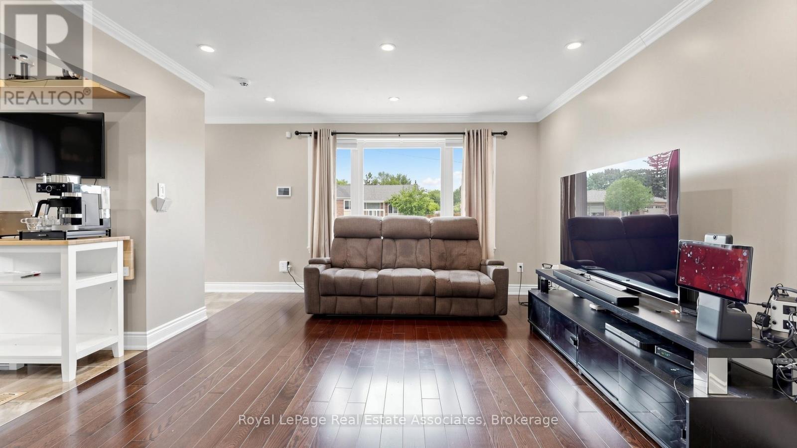 71 ADDINGTON CRESCENT - 5