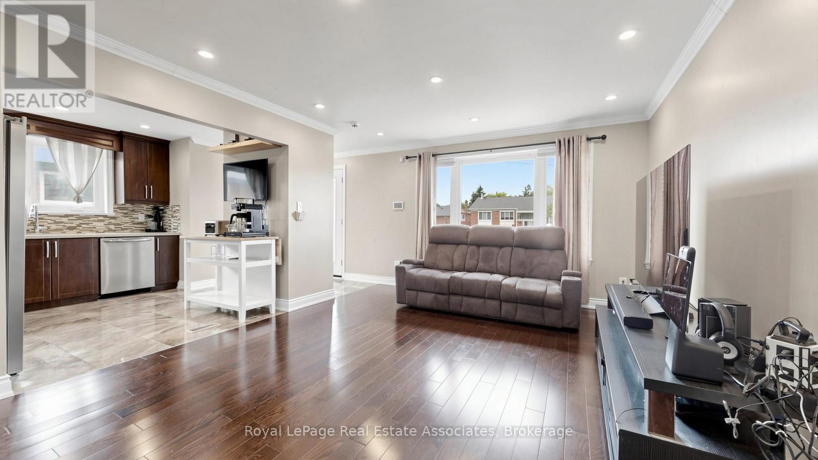 71 ADDINGTON CRESCENT - 6