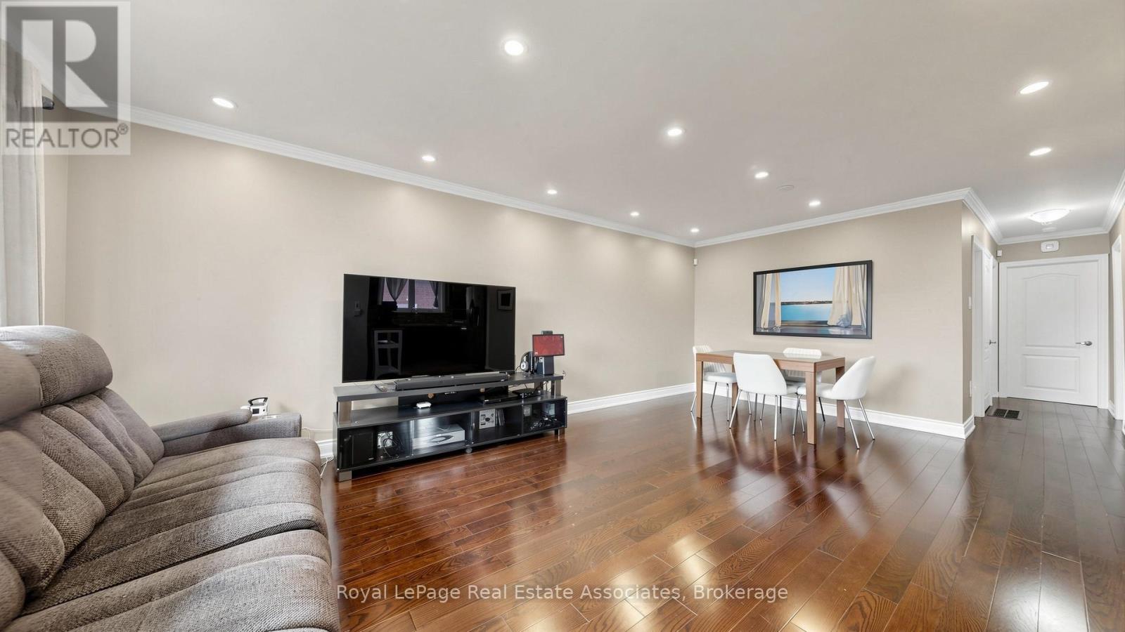 71 ADDINGTON CRESCENT - 8