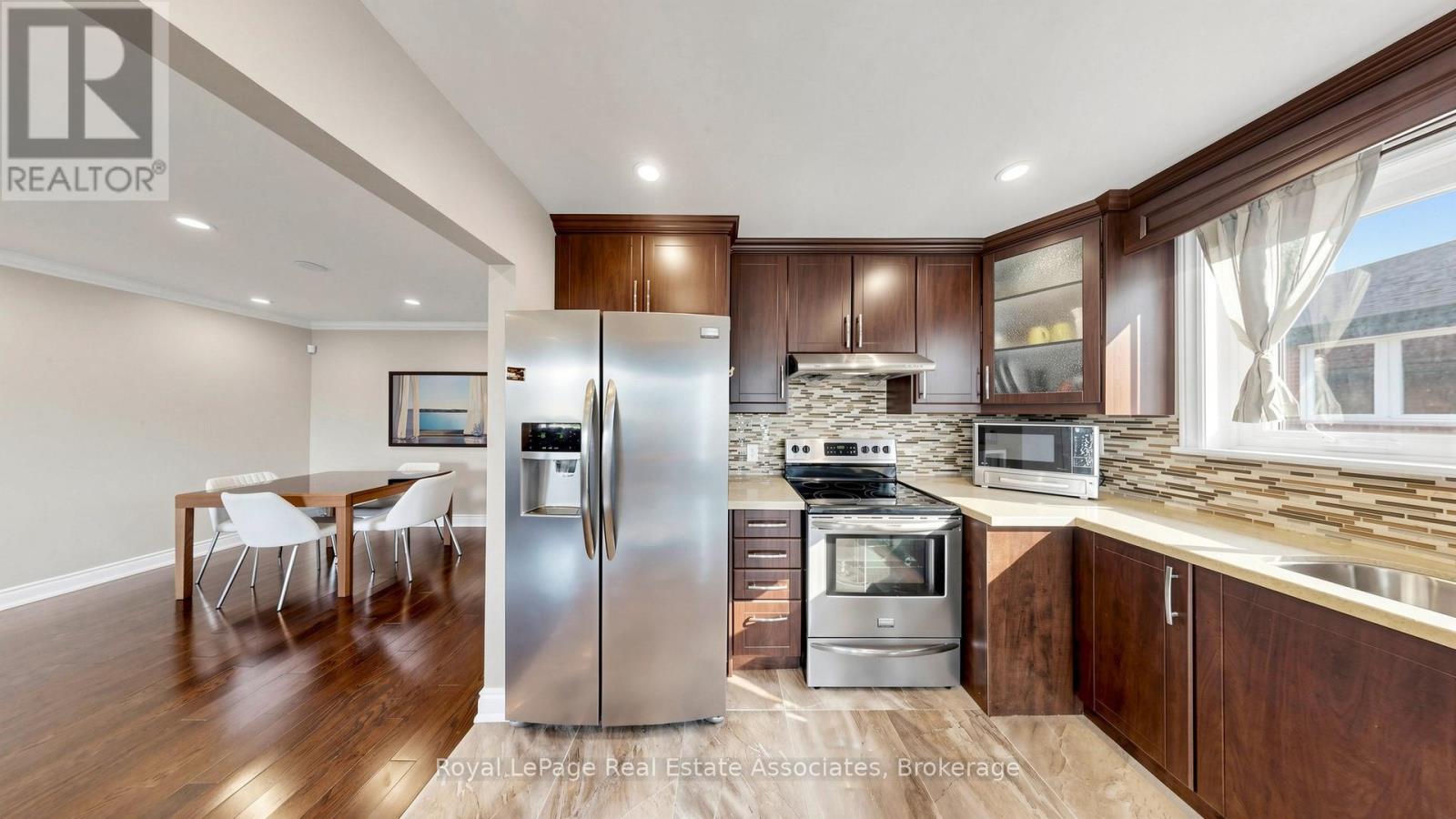 71 ADDINGTON CRESCENT - 9