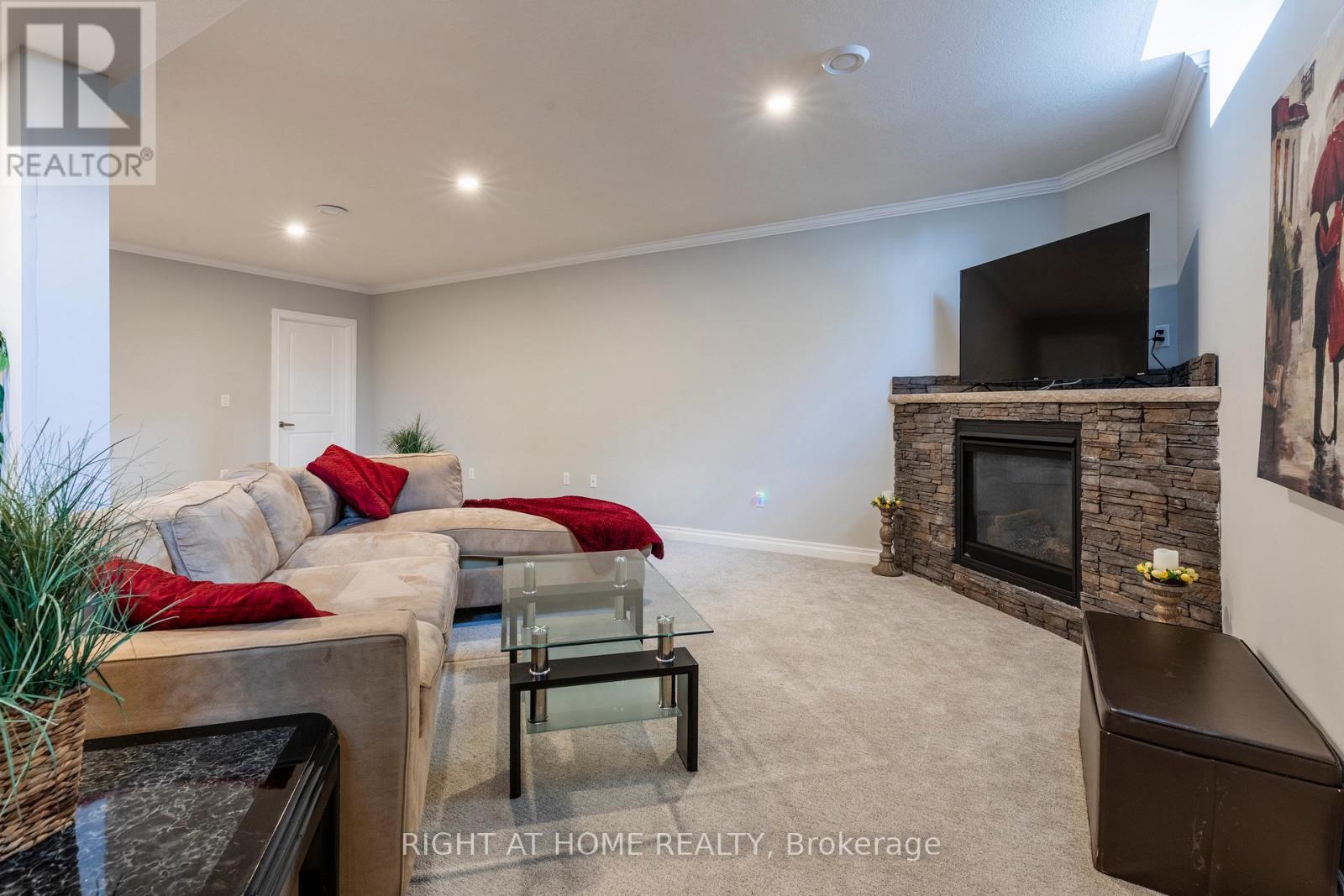 6 BLUENOSE DRIVE - 36