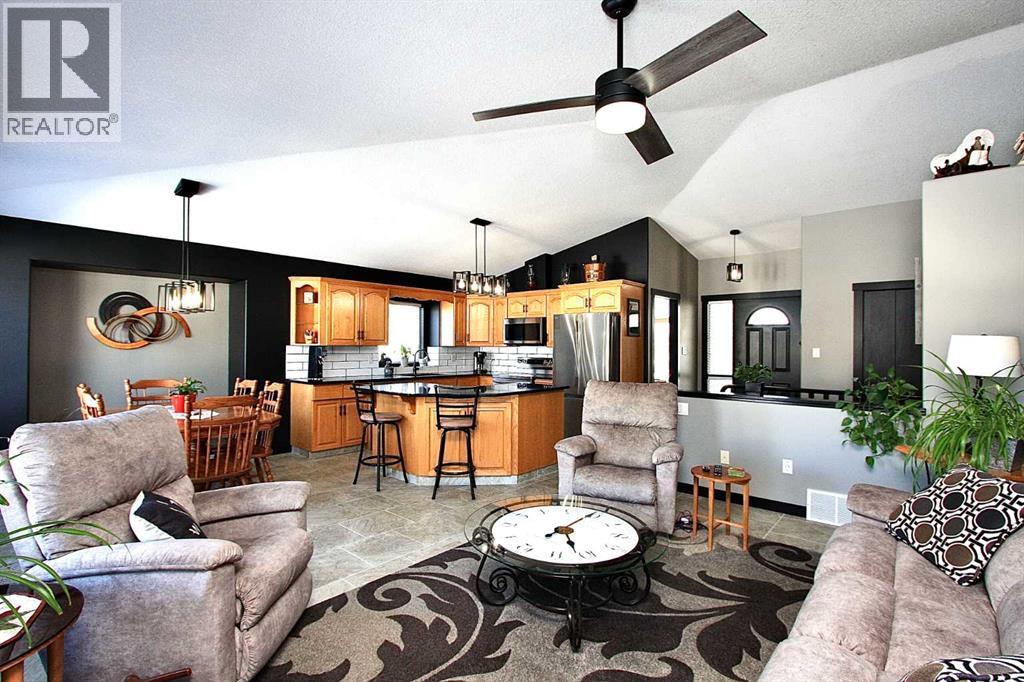 Listing photo – 310B Edgewood Close, Camrose