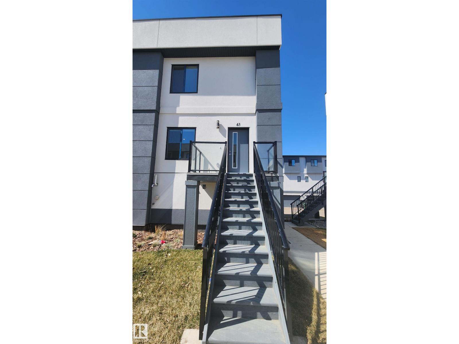 #43 10 SALISBURY WY - 1
