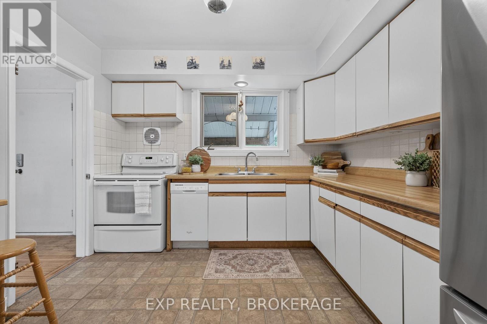 11 PEMBER PLACE - 12
