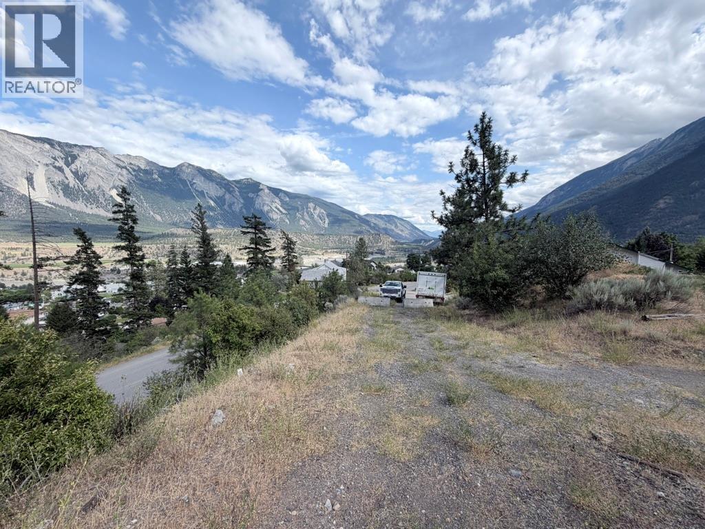825 COLUMBIA Street, Lillooet