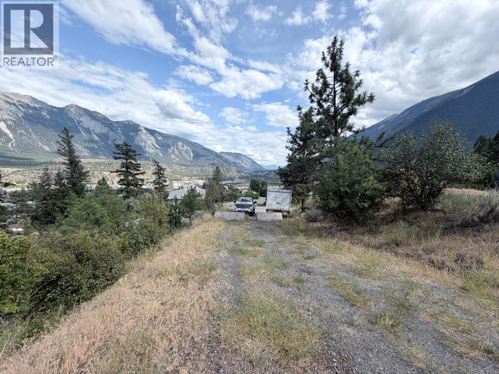 825 COLUMBIA Street, Lillooet