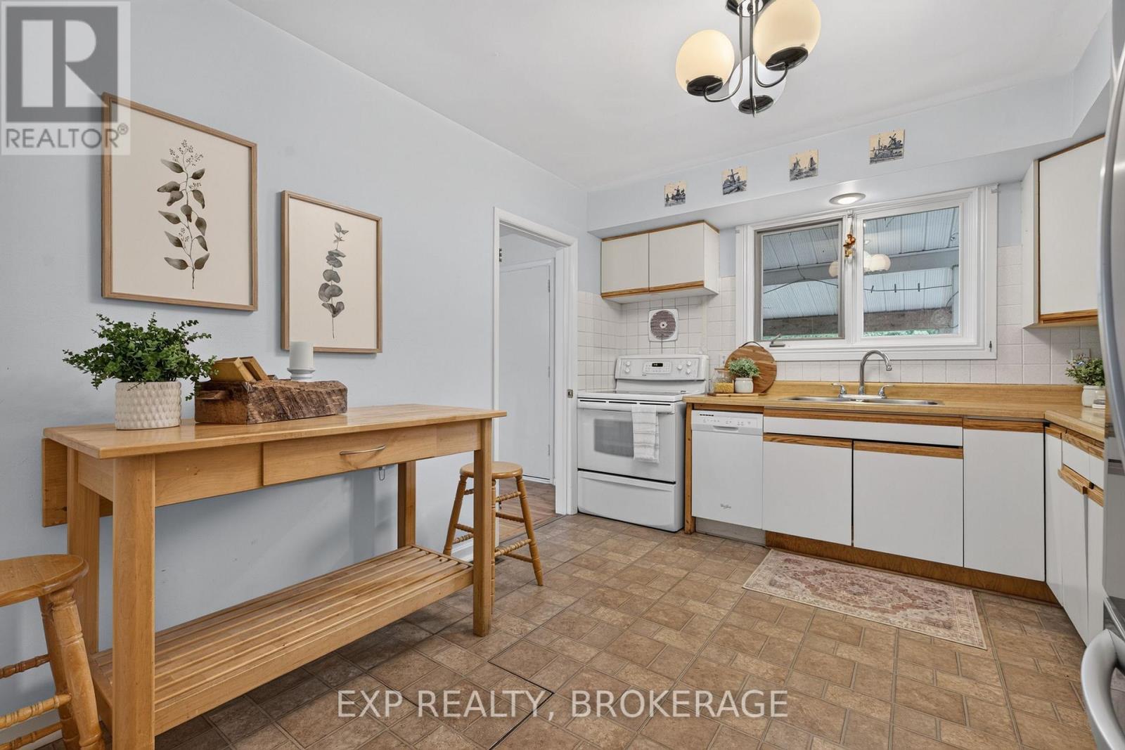 11 PEMBER PLACE - 13