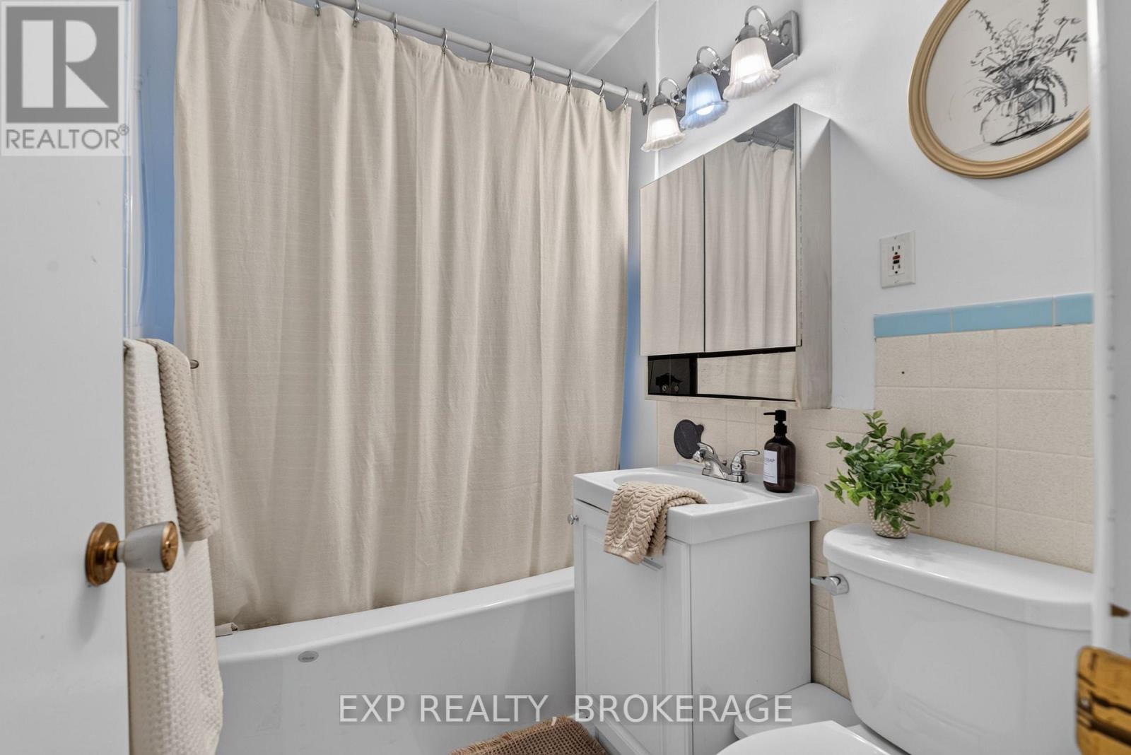 11 PEMBER PLACE - 17