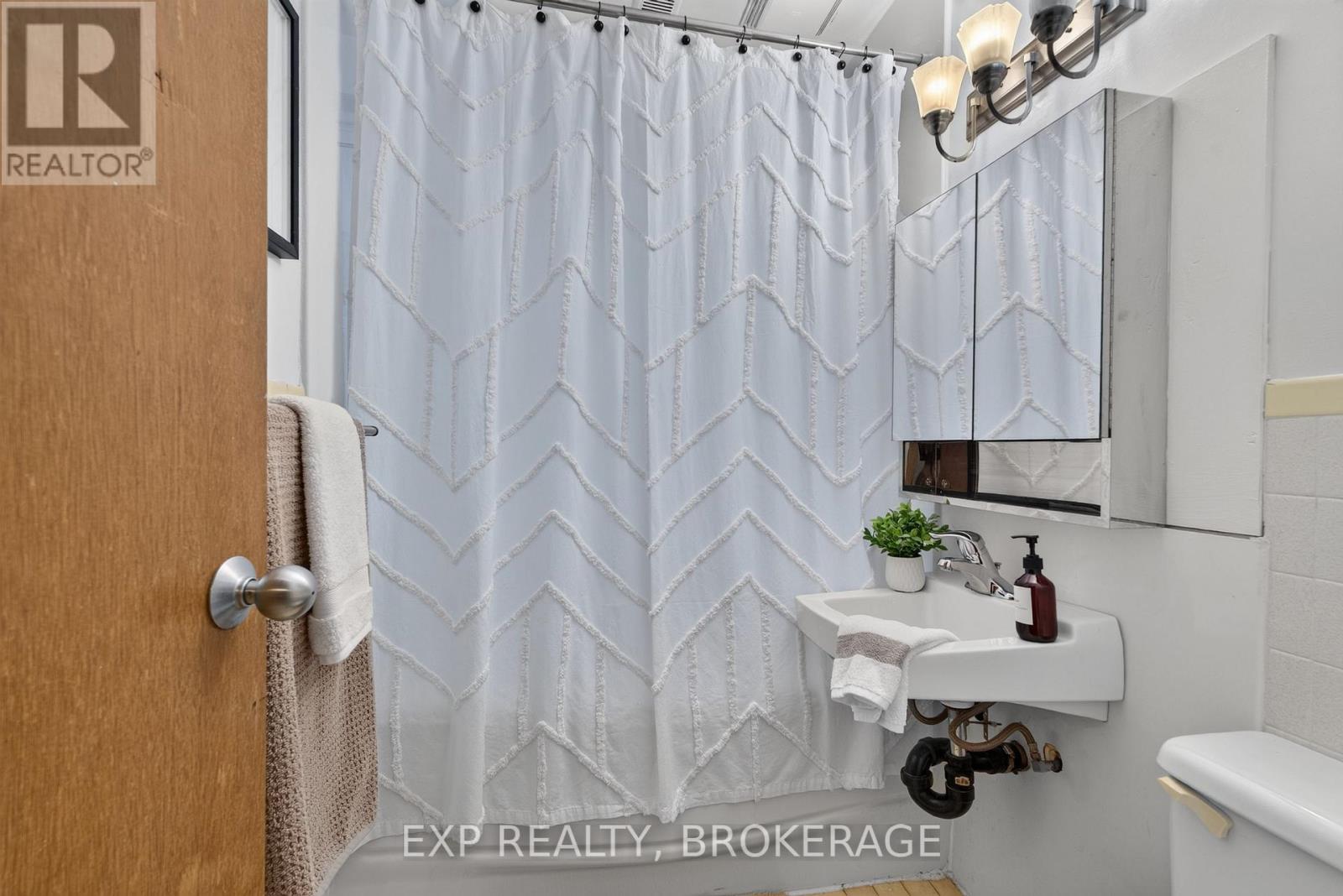 11 PEMBER PLACE - 24