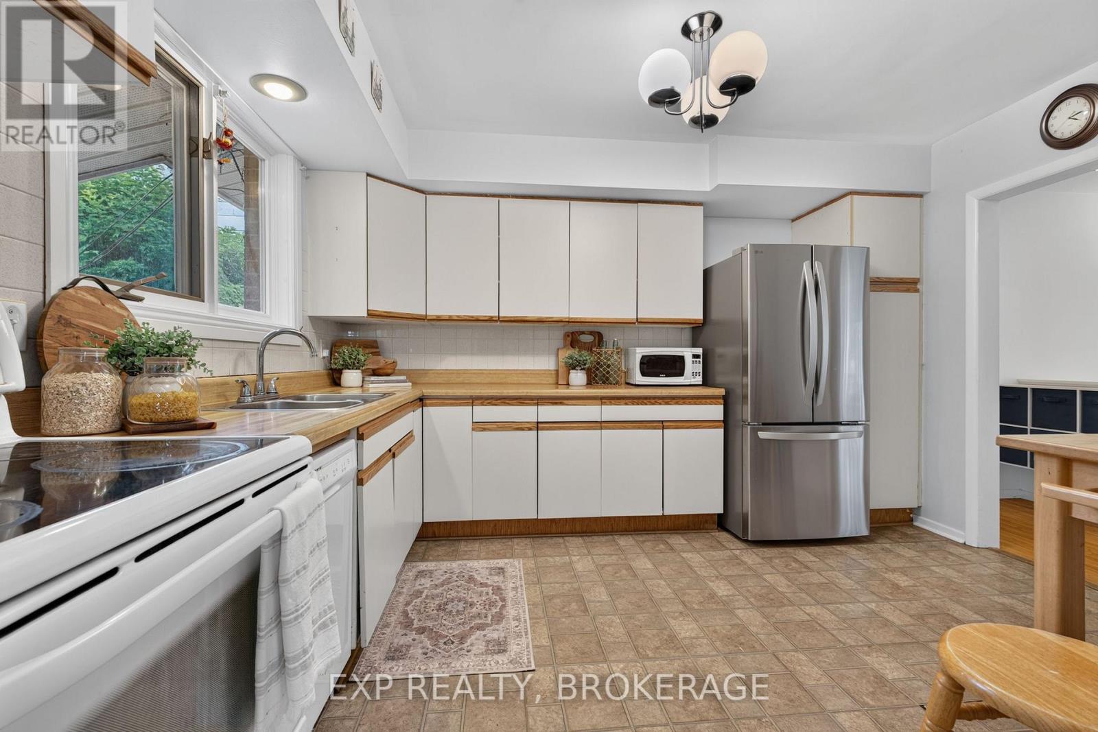 11 PEMBER PLACE - 11