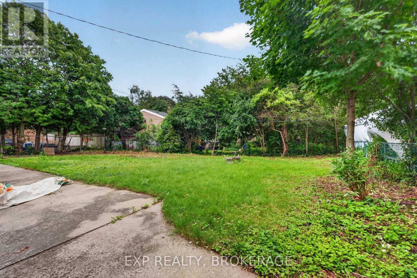 11 PEMBER PLACE - 27