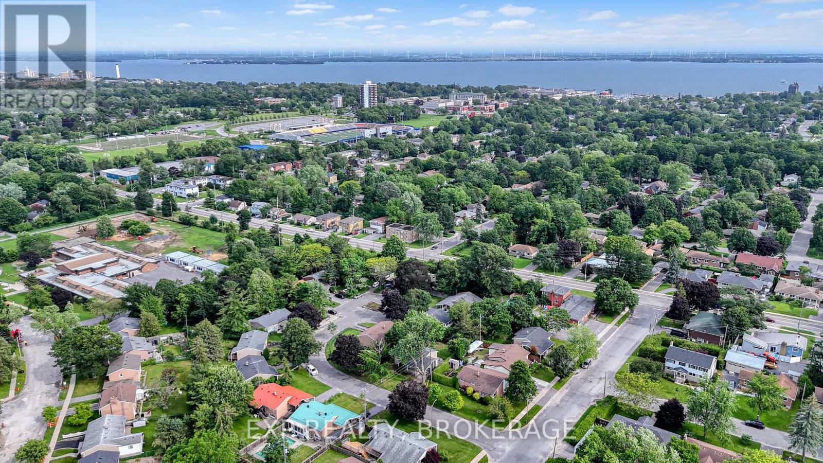 11 PEMBER PLACE - 32
