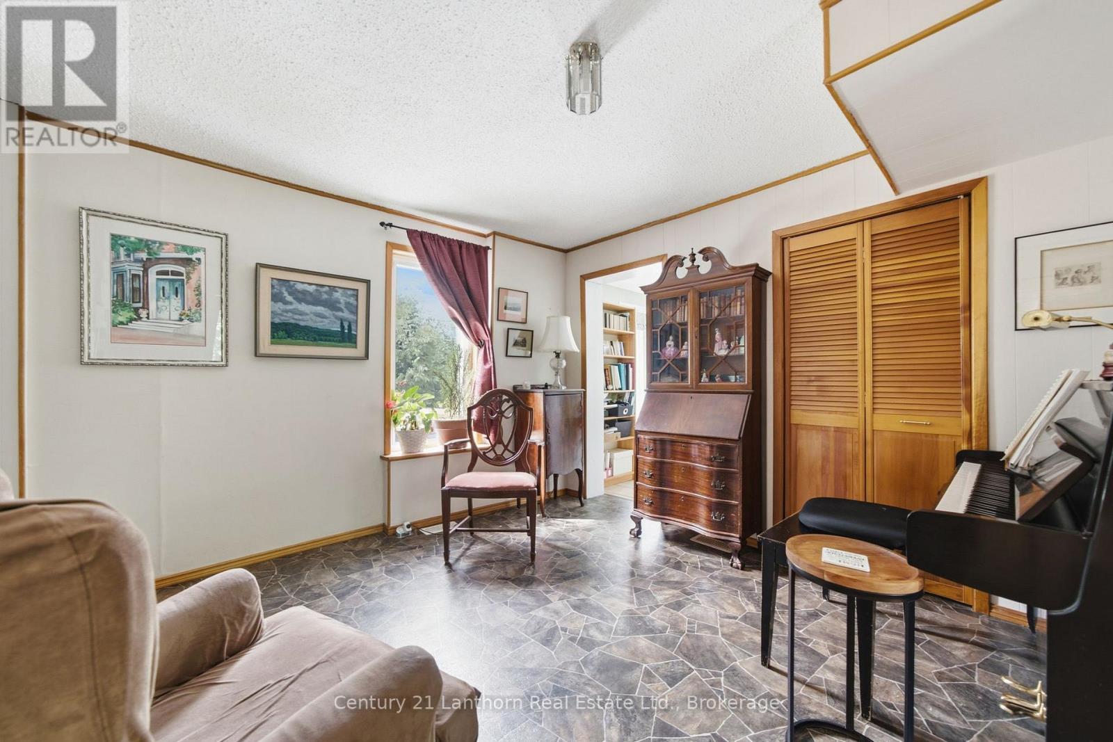 89 GORDON STREET - 35