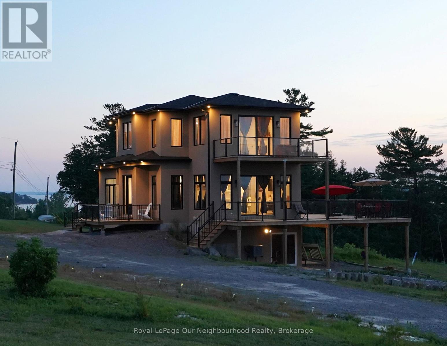 134 HAMPTON CRESCENT - 1