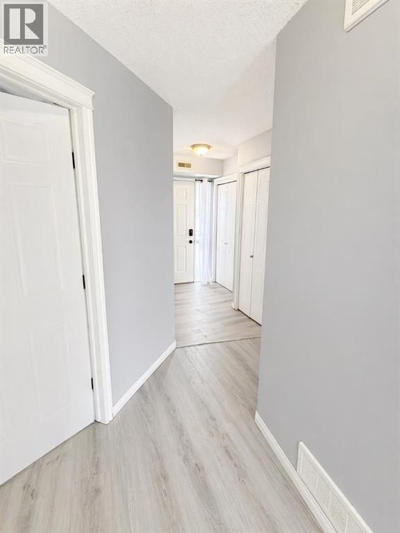 #323 103 STRATHAVEN Drive E - 6