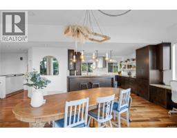 Living room - 340 Summit Dr, Nanaimo, BC V9T5R2 Photo 17