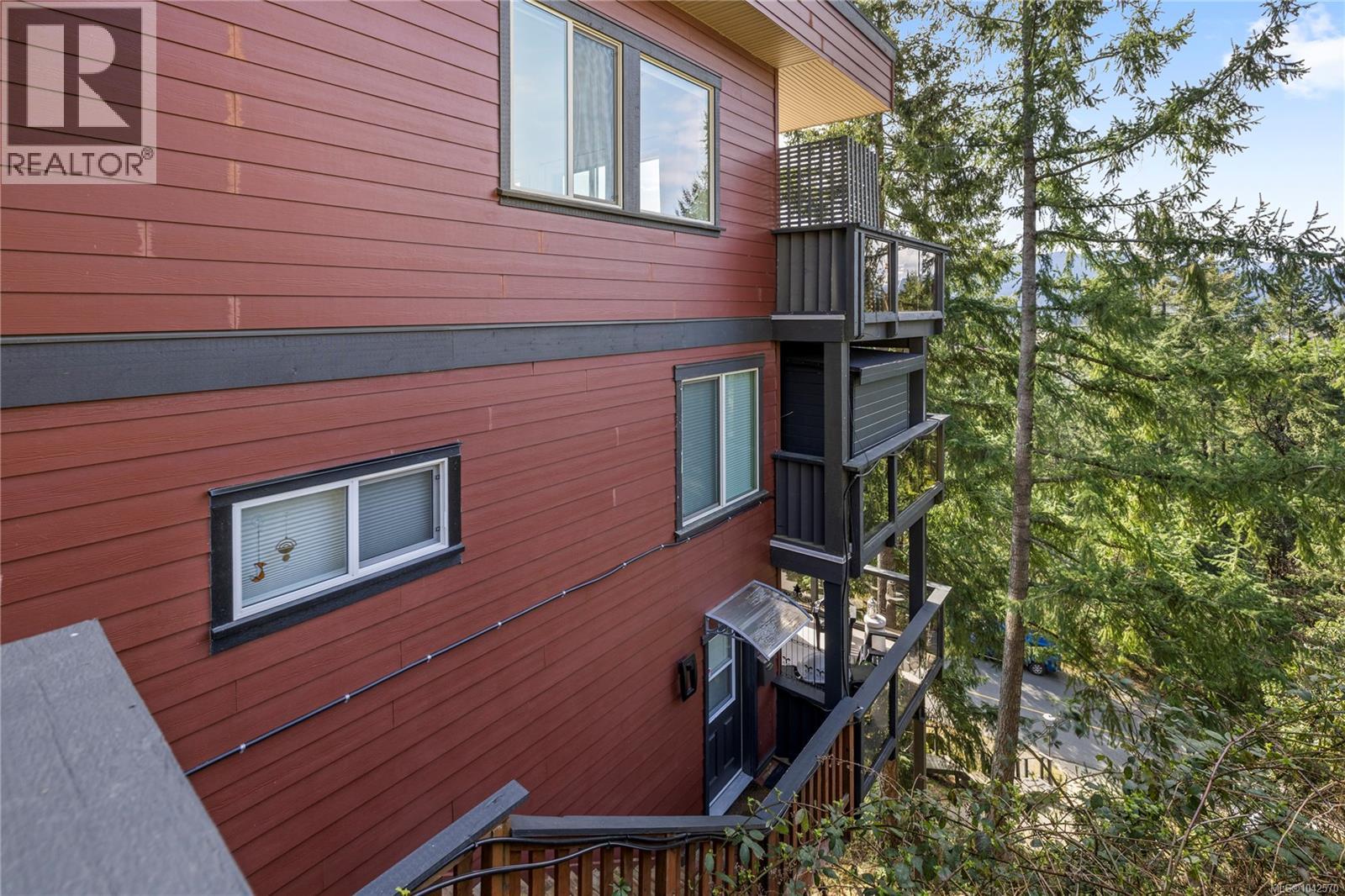 340 Summit Dr - 62