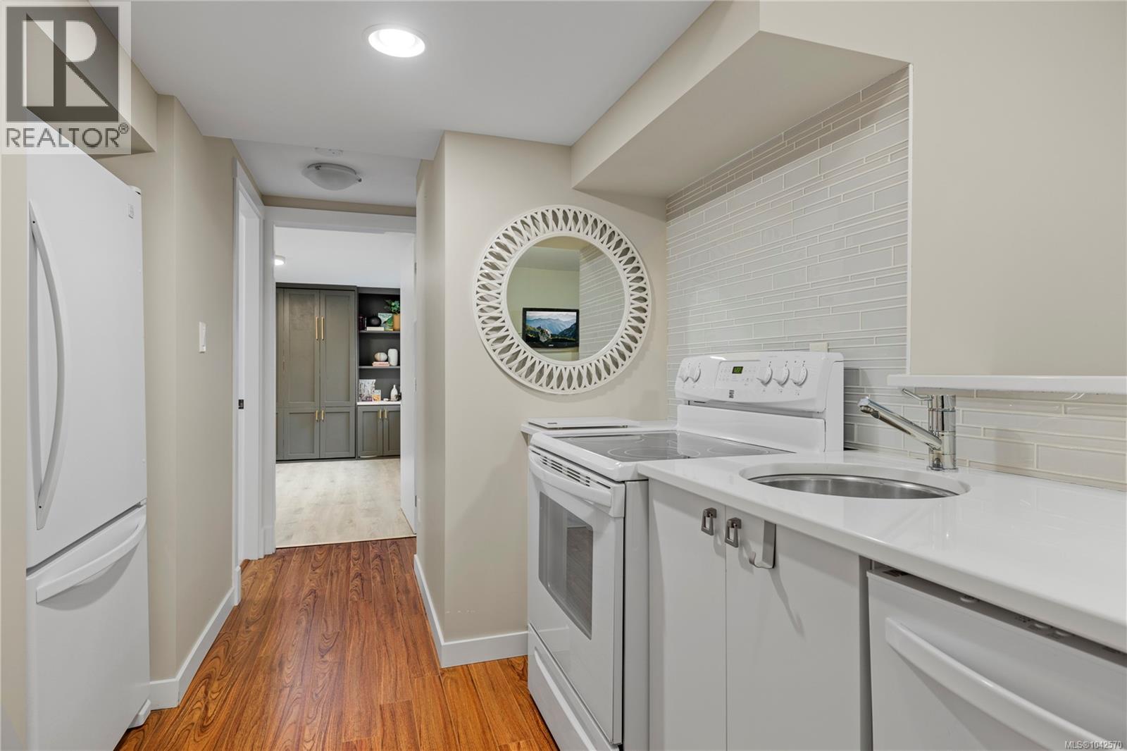 340 Summit Dr - 51