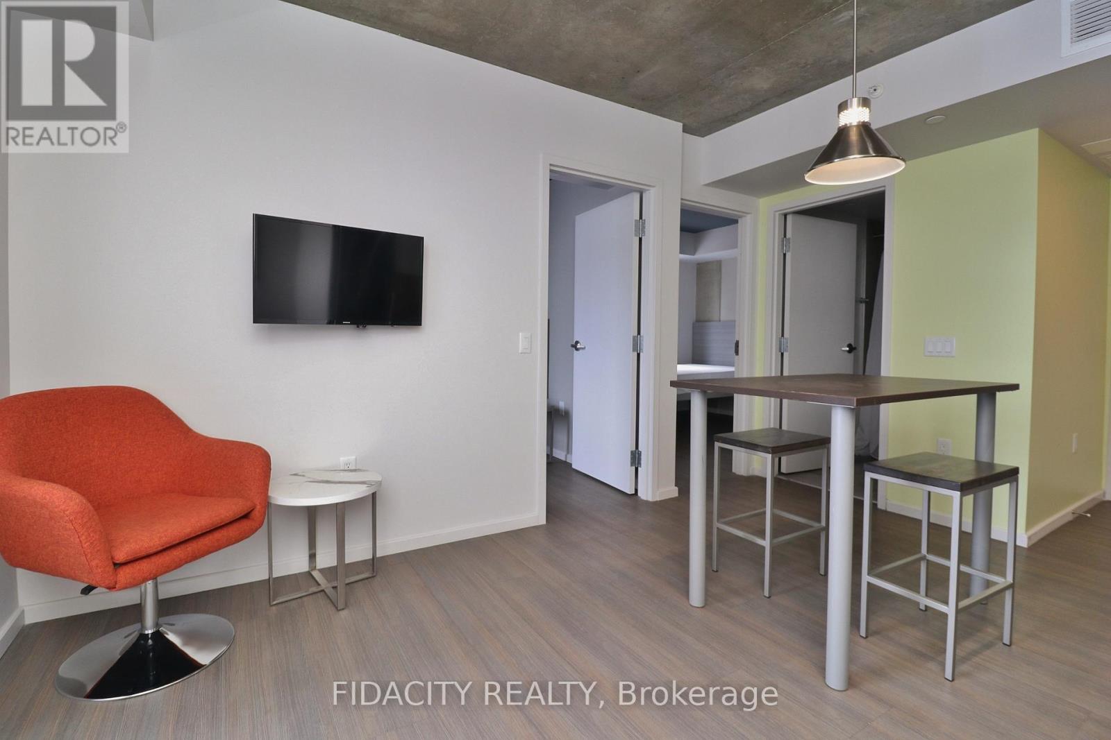 #719 105 CHAMPAGNE AVENUE S - 10