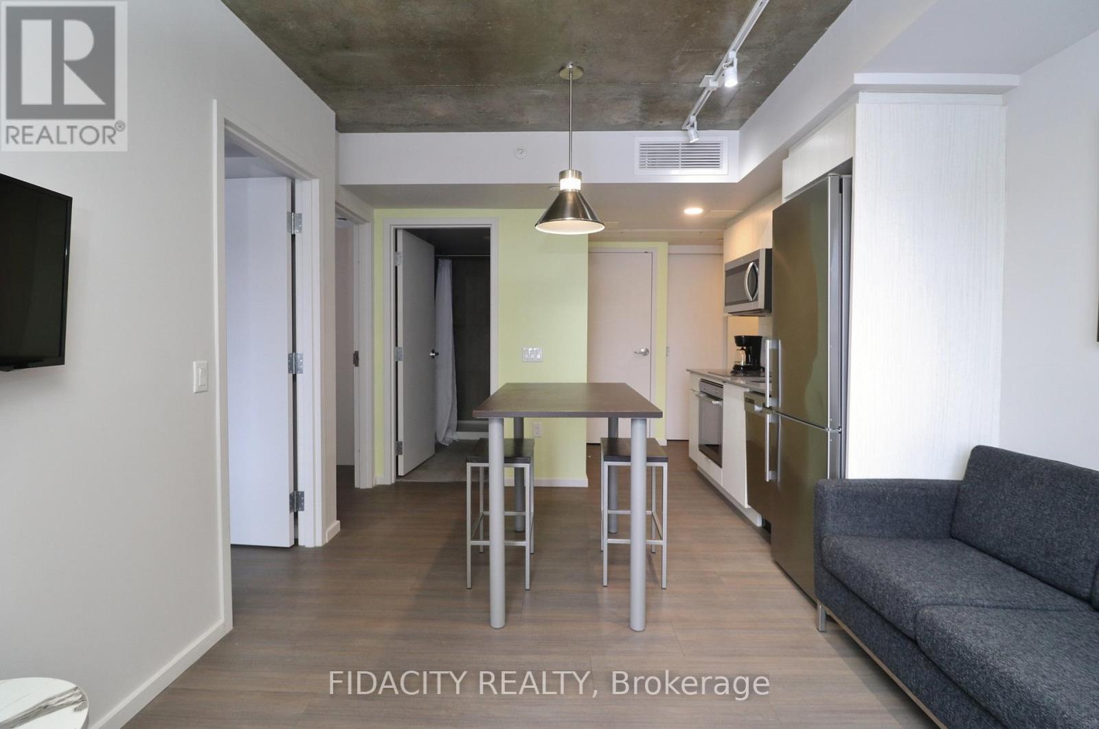 #719 105 CHAMPAGNE AVENUE S - 11