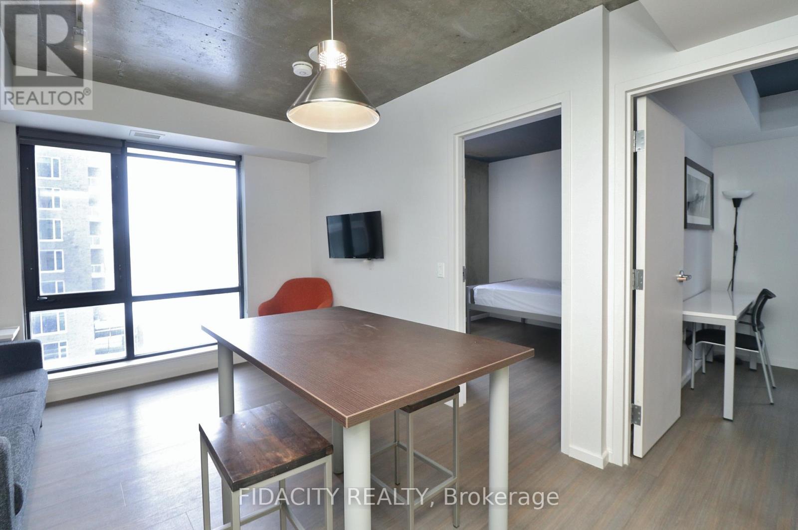 #719 105 CHAMPAGNE AVENUE S - 12