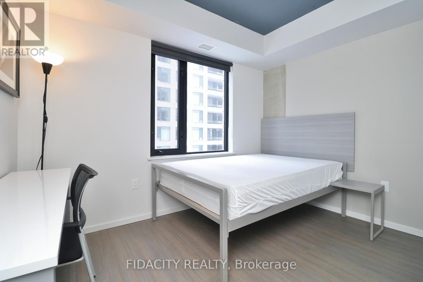 #719 105 CHAMPAGNE AVENUE S - 14