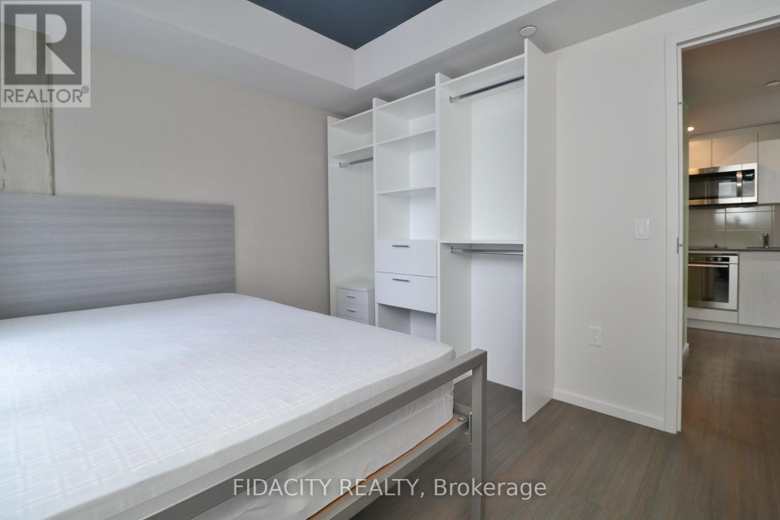 #719 105 CHAMPAGNE AVENUE S - 15