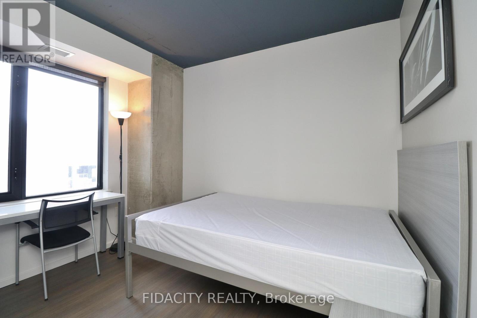 #719 105 CHAMPAGNE AVENUE S - 17