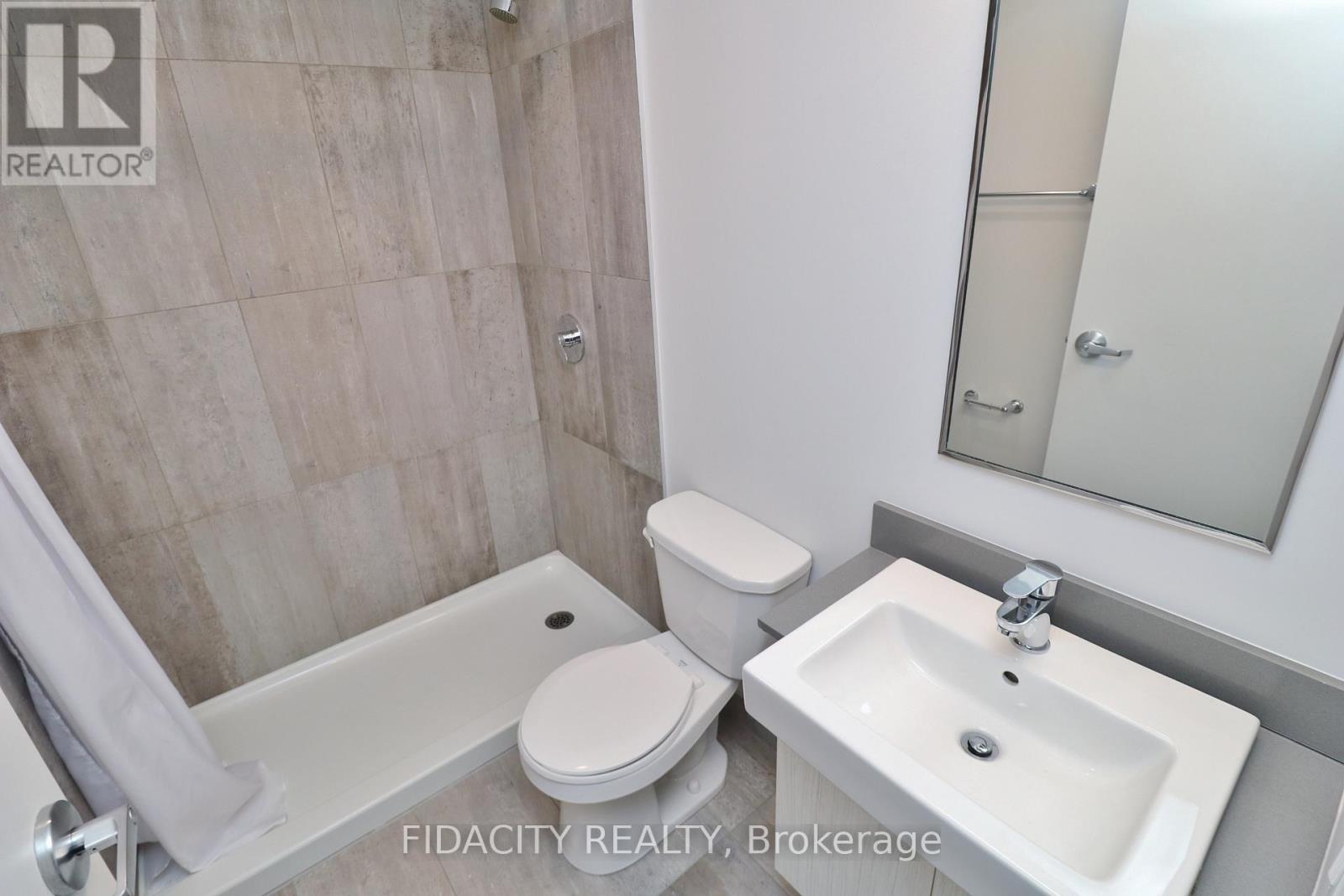 #719 105 CHAMPAGNE AVENUE S - 18
