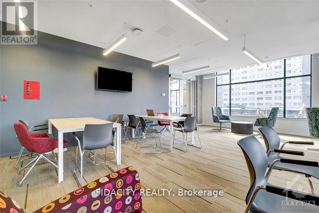 #719 105 CHAMPAGNE AVENUE S - 21