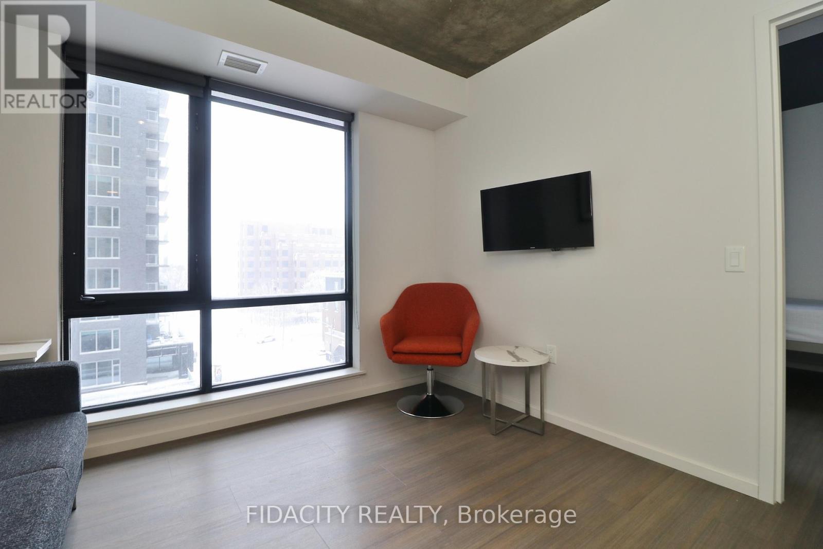 #719 105 CHAMPAGNE AVENUE S - 9