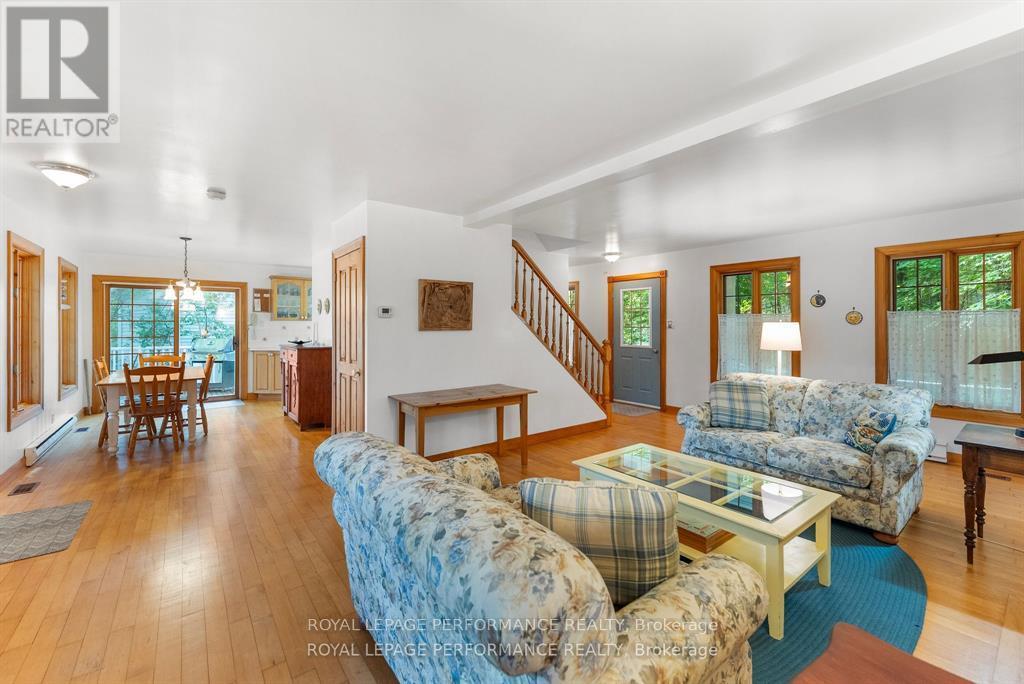 82 ROSEBRUGH ROAD - 14