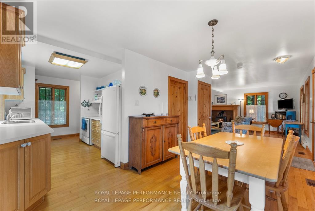 82 ROSEBRUGH ROAD - 17