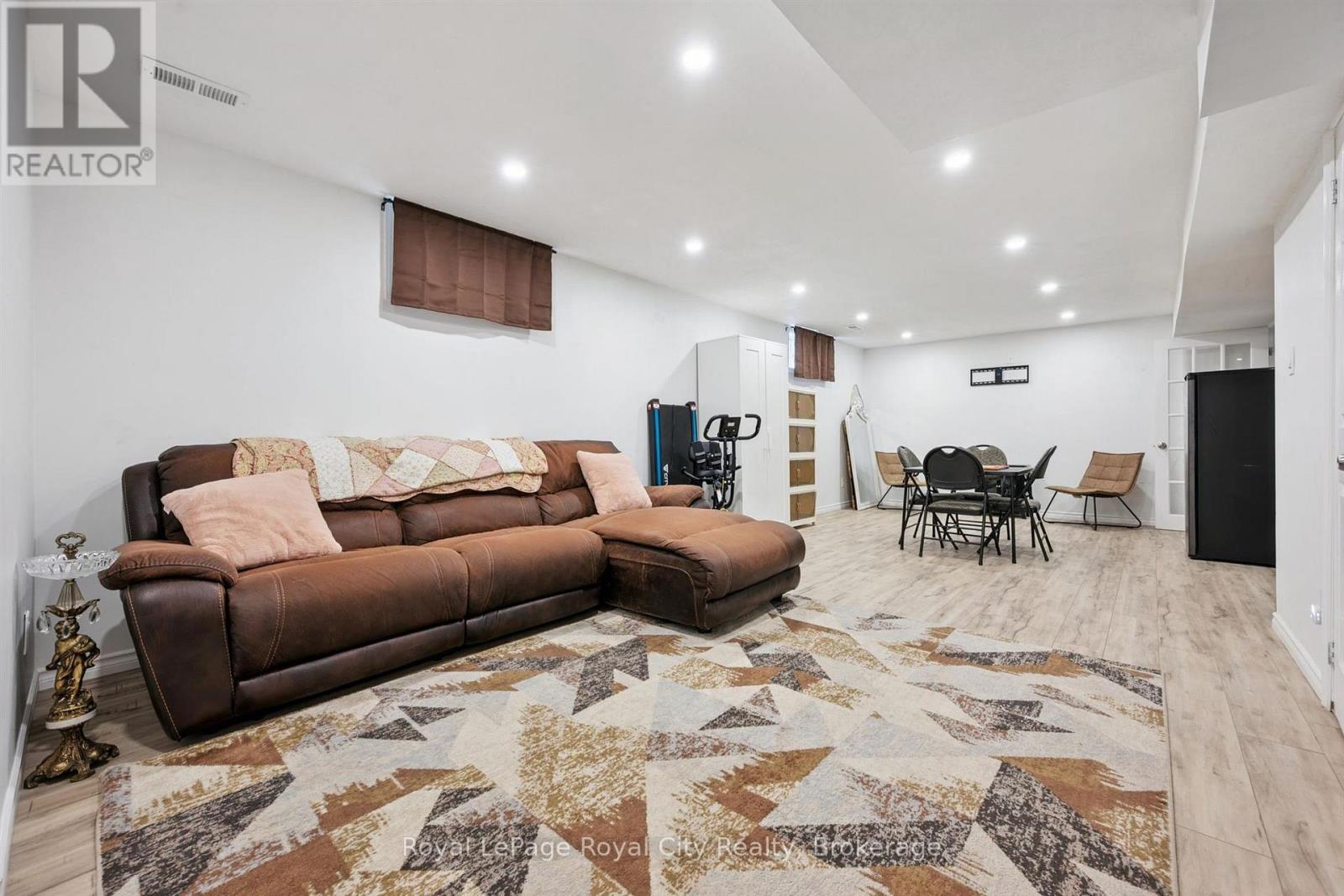 4 POPHAM DRIVE - 21