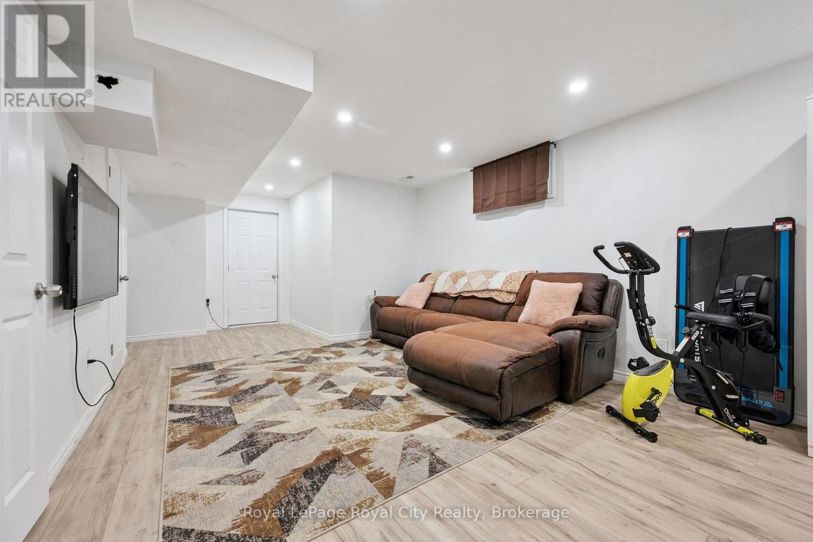 4 POPHAM DRIVE - 22