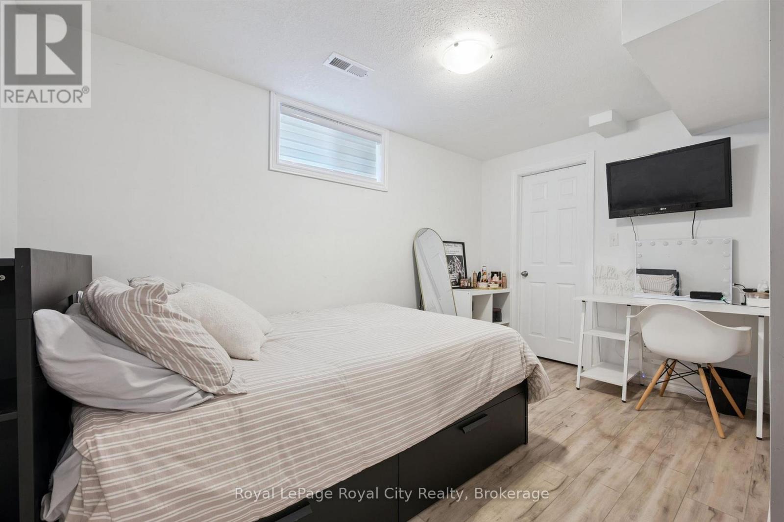 4 POPHAM DRIVE - 24