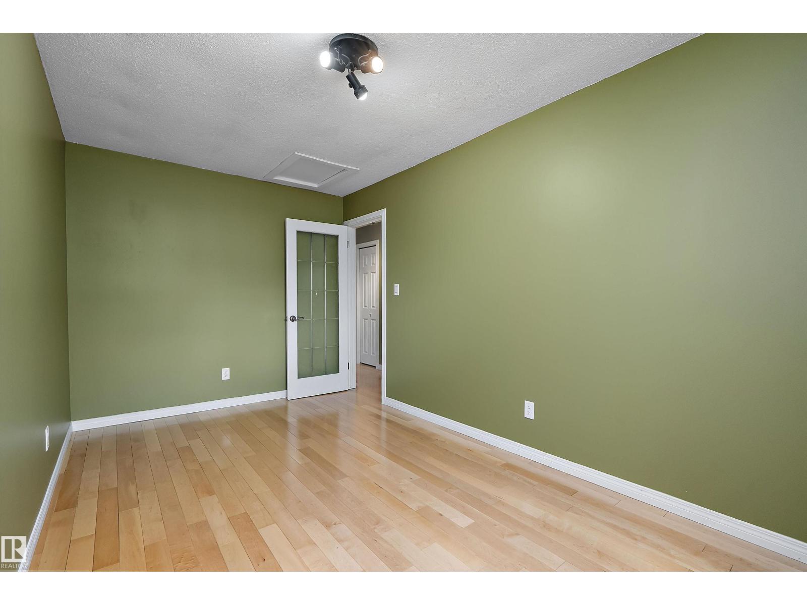 5609 58 ST — photo 26