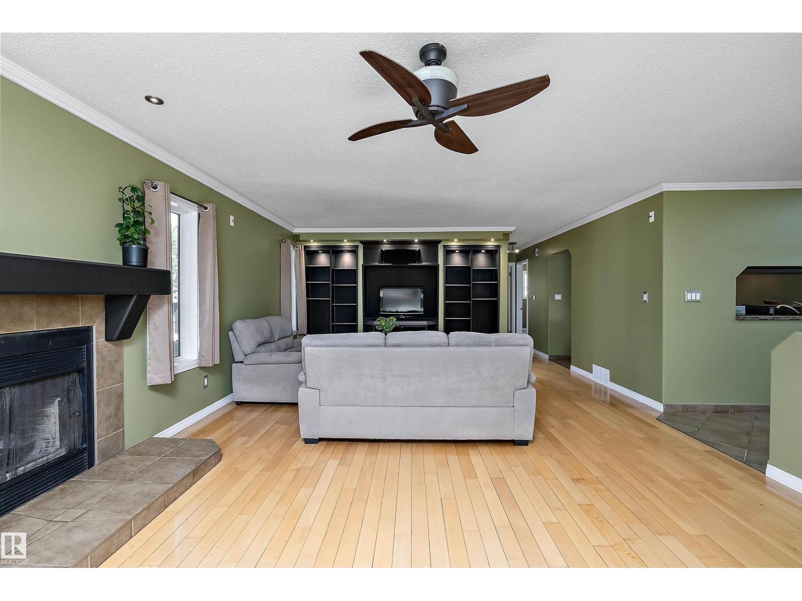 5609 58 ST - 8